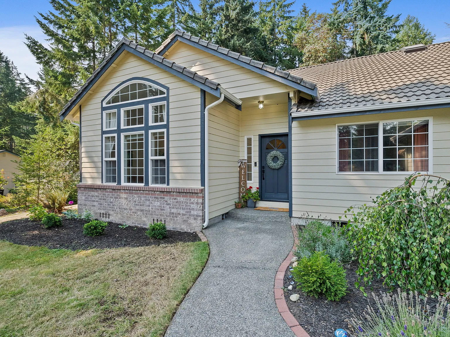 5617 Whispering Pines St NE — Photo 4