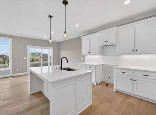 25069 W 94th Ter, Lenexa, KS 66227