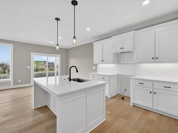 25069 W 94th Ter, Lenexa, KS 66227