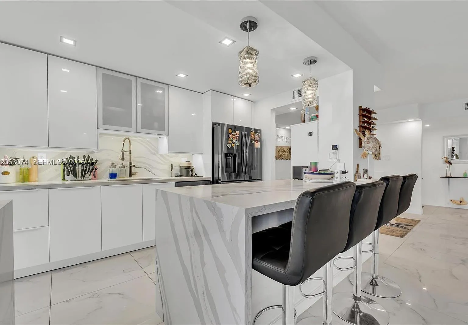 Del Prado Condo — Photo 1