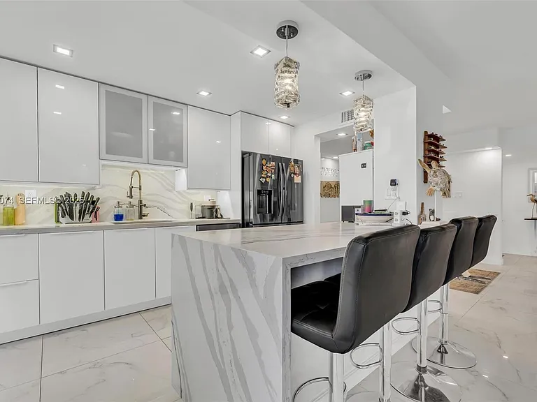 18071 Biscayne Blvd #901 — Photo 1