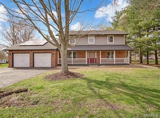 607 Buckingham Dr, Troy, IL 62294