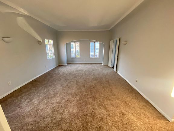 3rd image of 8262 Norton Ave #201