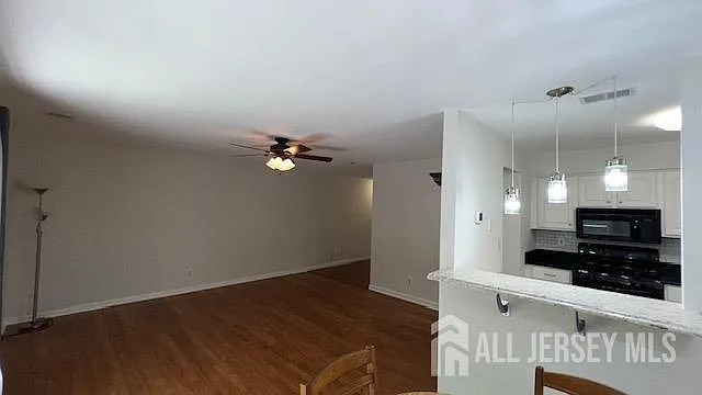 140 Wyndham Pl — Photo 12