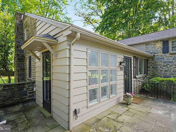 4th image of 1070 Blue Rock Ln