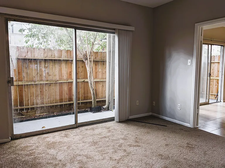 2100 Tanglewilde St #421 — Photo 3