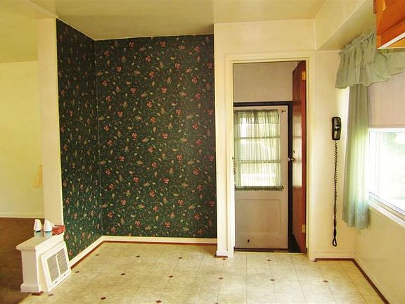 4th image of 741 Sylvan Ln