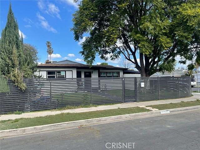 1st image of 20431 Schoolcraft St