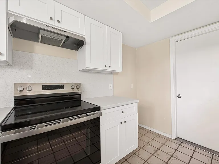 9903 Kent Towne Ln — Photo 16