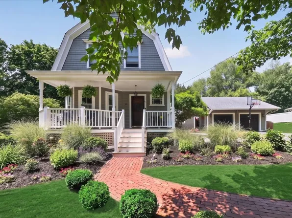 81 Hobart St, Hingham, MA 02043