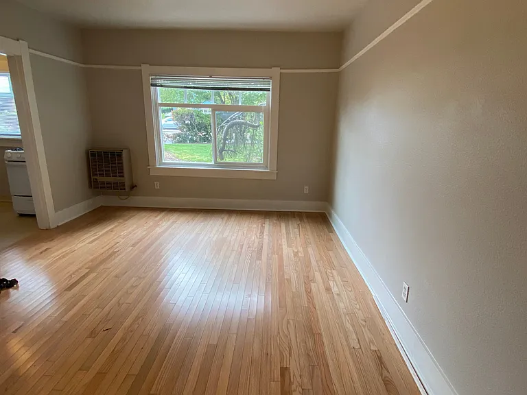2345 NE Sandy Blvd #11 — Photo 3