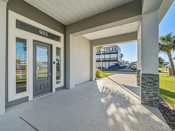 5th image of 923 Short Reach Dr