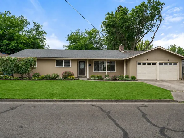 110 Victoria Way, Central Pt, OR 97502