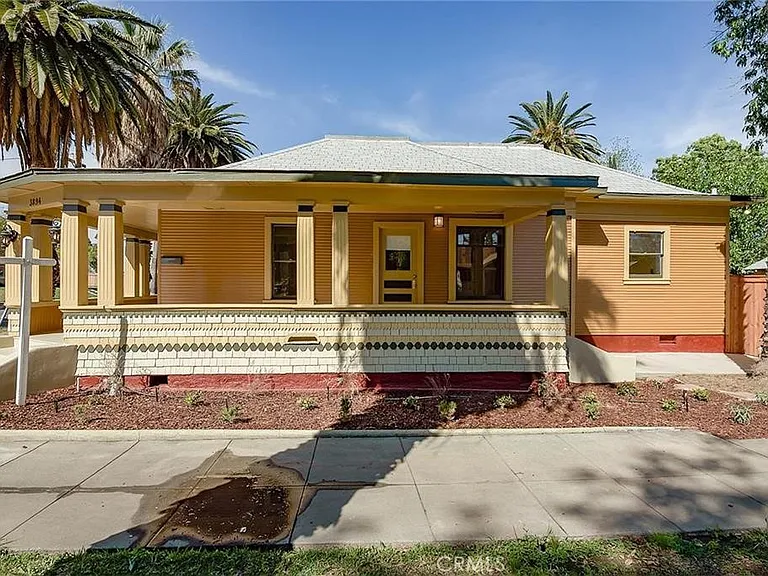 3894 Pine St — Photo 2