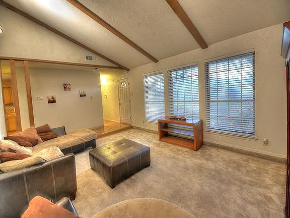 4th image of 1214 Goodwin Dr