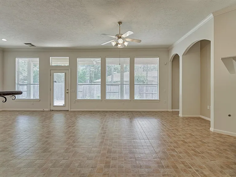 118 Robindale Cir — Photo 7