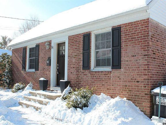 2nd image of 51 Brent St