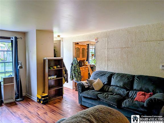 4th image of 341 Vine Ln
