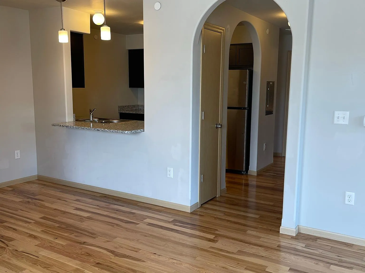 1 bed, 100 sqft, $1,454 — Photo 2