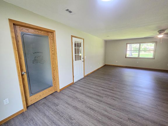 5th image of 608 W Mill Street