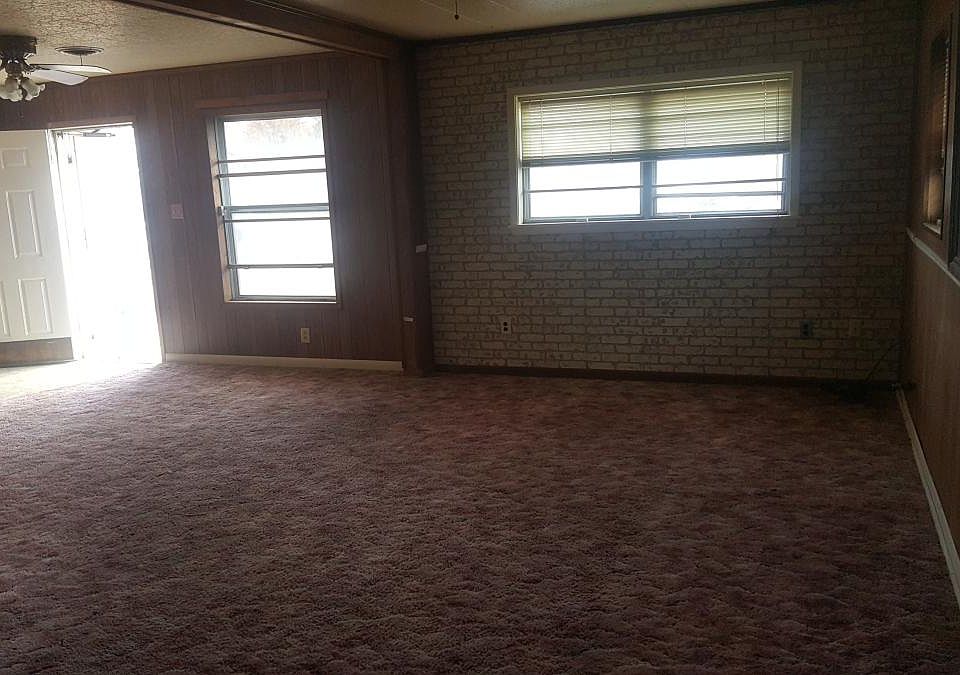 2nd image of 924 N Garden Dr