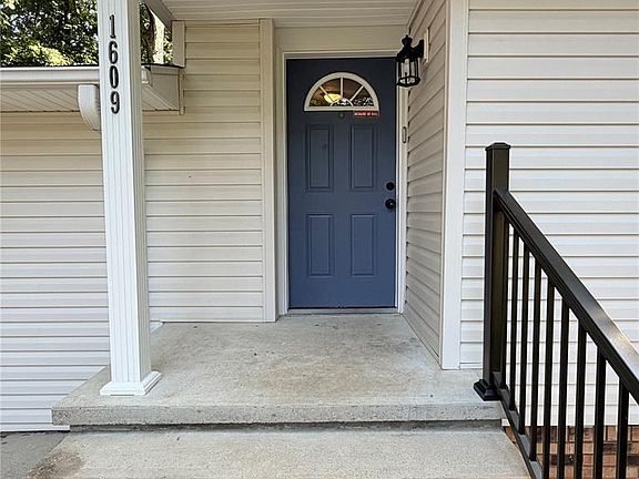 2nd image of 1611 Sylvan Dr