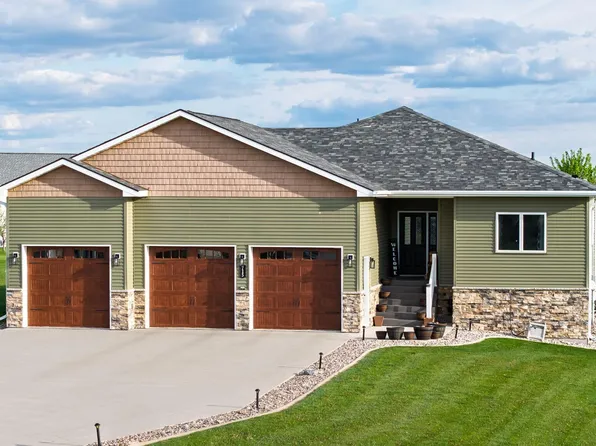 715 Evergreen Cir NW, Jamestown, ND 58401