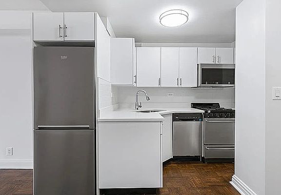 5th image of 405 E 56th St APT 8G