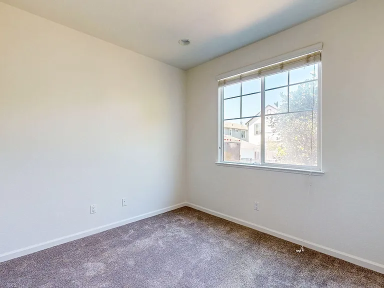 642 Acacia Ln — Photo 12