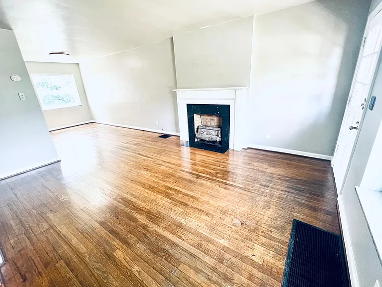 1571 Waltham Rd — Photo 4