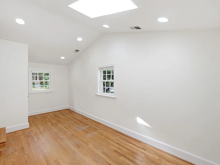 2812 Northampton St NW — Photo 8