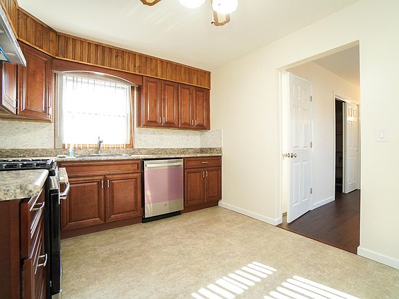 4th image of 391 Durant Ave