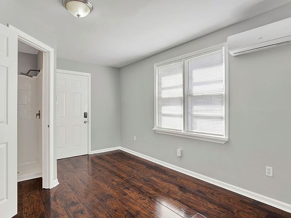 4th image of 2215 Greenwood St #B