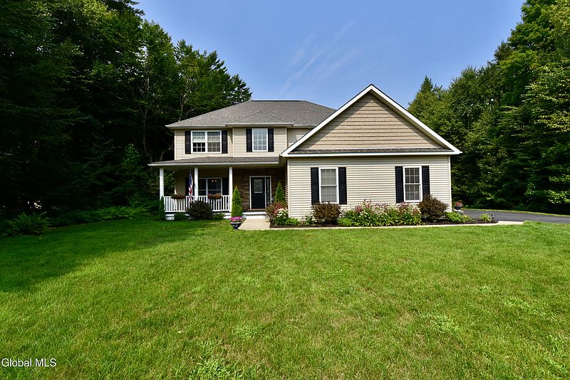 3rd image of 25 Oakwood Court