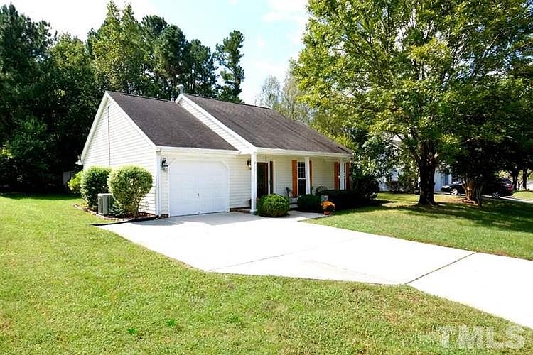1st image of 913 Sanderson Dr