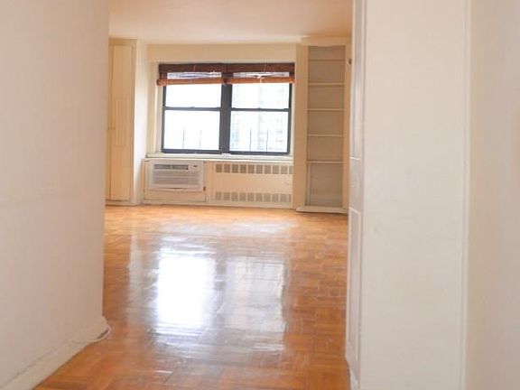 5th image of 1344 1st Ave #18E