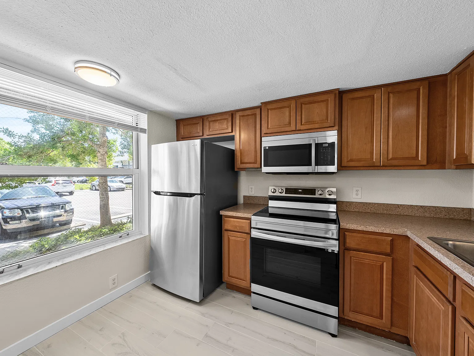 2 bed, 950 sqft, $1,925 — Photo 1
