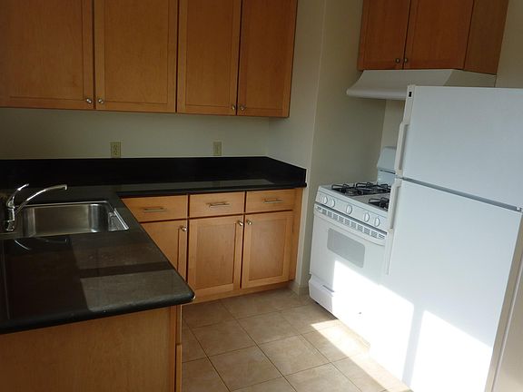 4th image of 600 25th Ave APT 4
