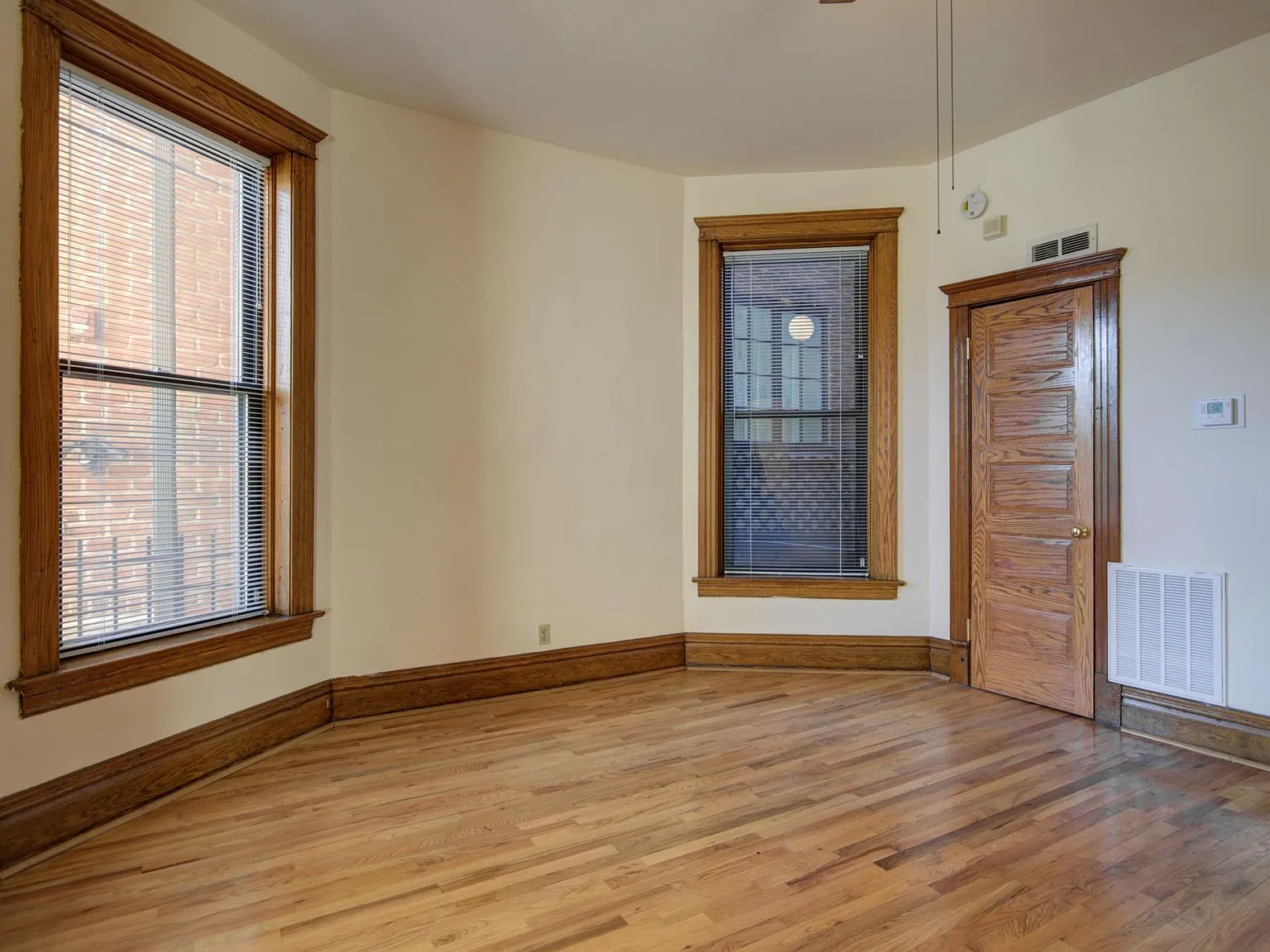 3 bed, 1.5 bath, 1400 sqft, $3,795 — Photo 4