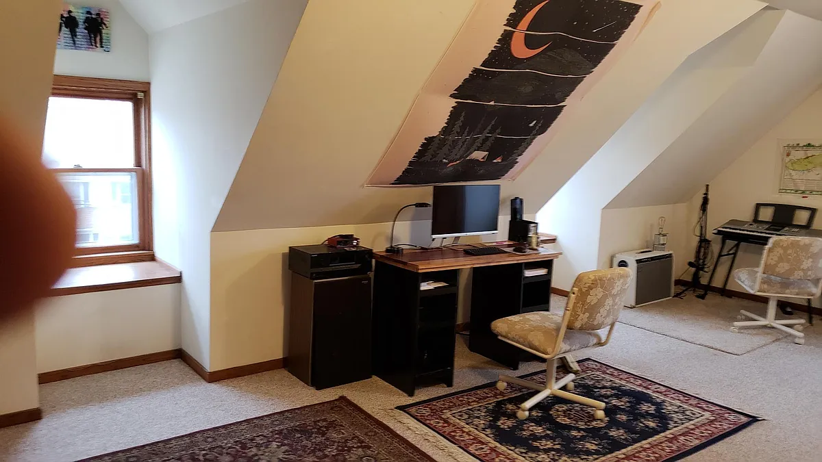 3rd floor SE bedroom - 1601 Madison St