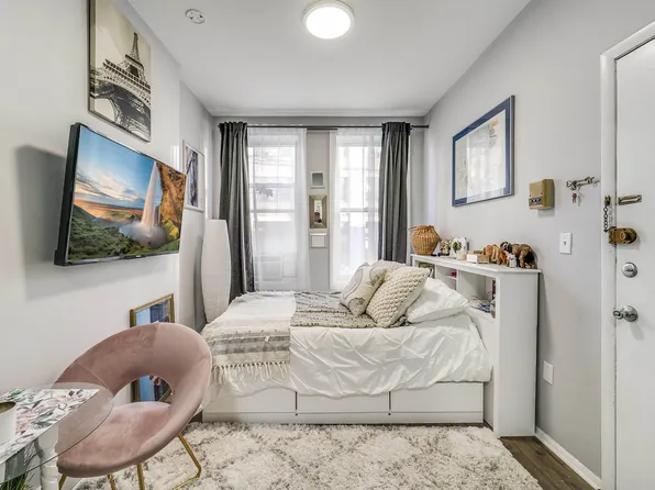 320 Jefferson Street image 1 of 11