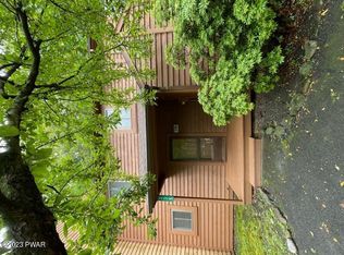 235 Sedburgh Ct, Bushkill, PA 18324