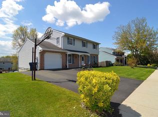 1820 White Oak Dr, Sinking Spring, PA 19608