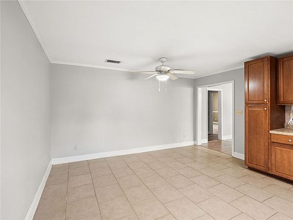 5th image of 805 Trace St