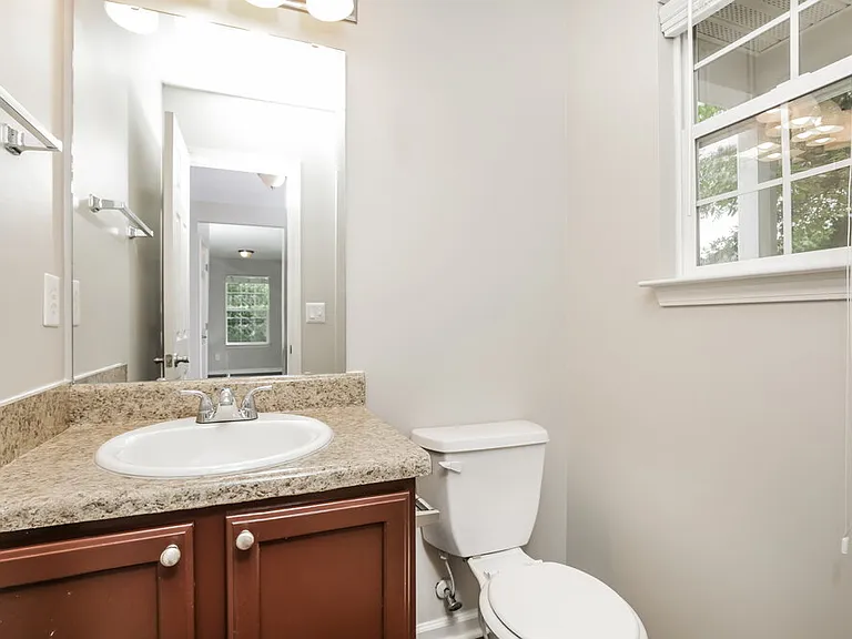 4027 Taylor Oaks Dr — Photo 16