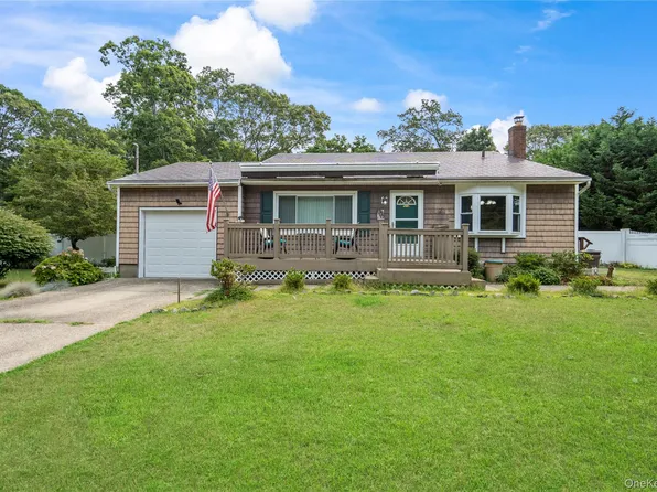 527 Lakeview Avenue, Bayport, NY 11705