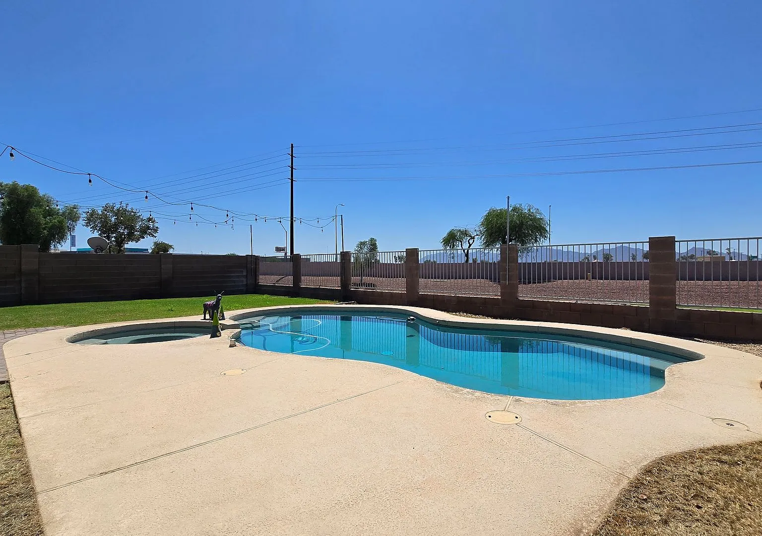 Fantastic Garden Lakes Home With Private Pool! — Photo 1