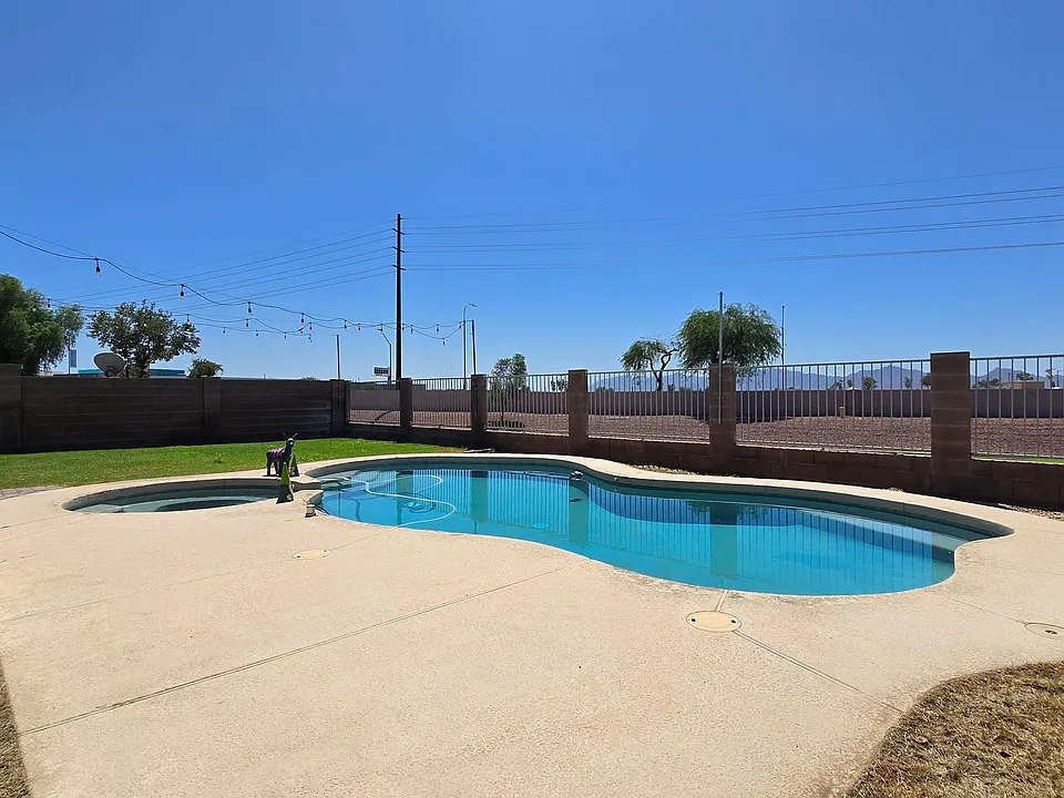 11001 W Almeria Rd