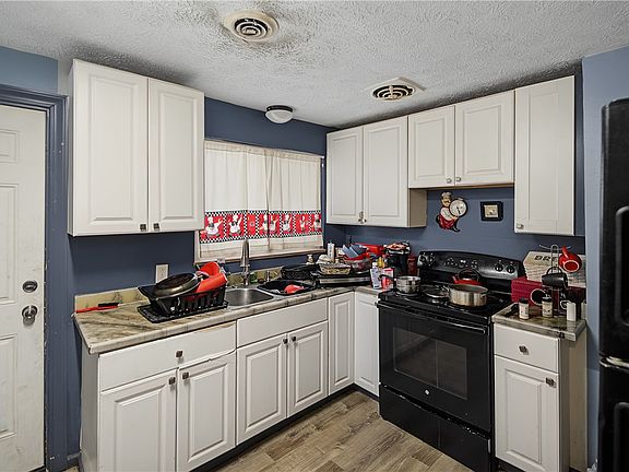 3rd image of 621 Bonnycastle Ave