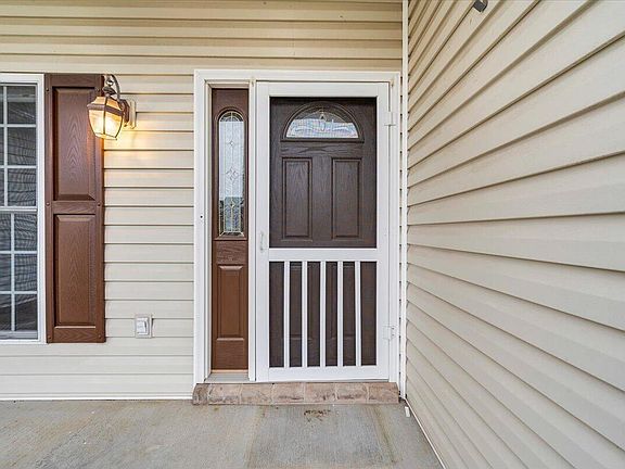 5th image of 275 Chestnut Creek Dr